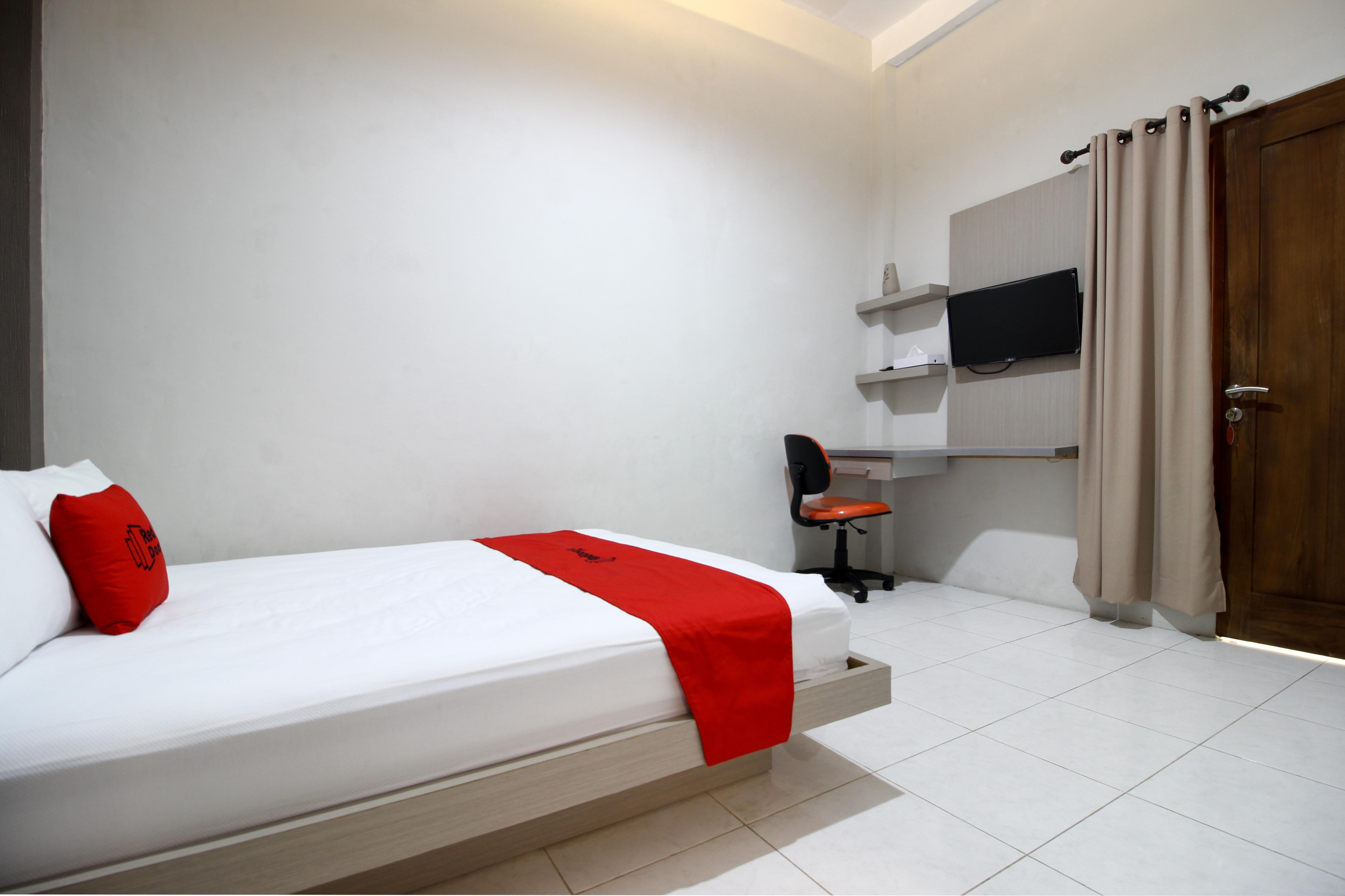 RedDoorz Plus near UPN Jogjakarta 2 Maguwo Kültér fotó