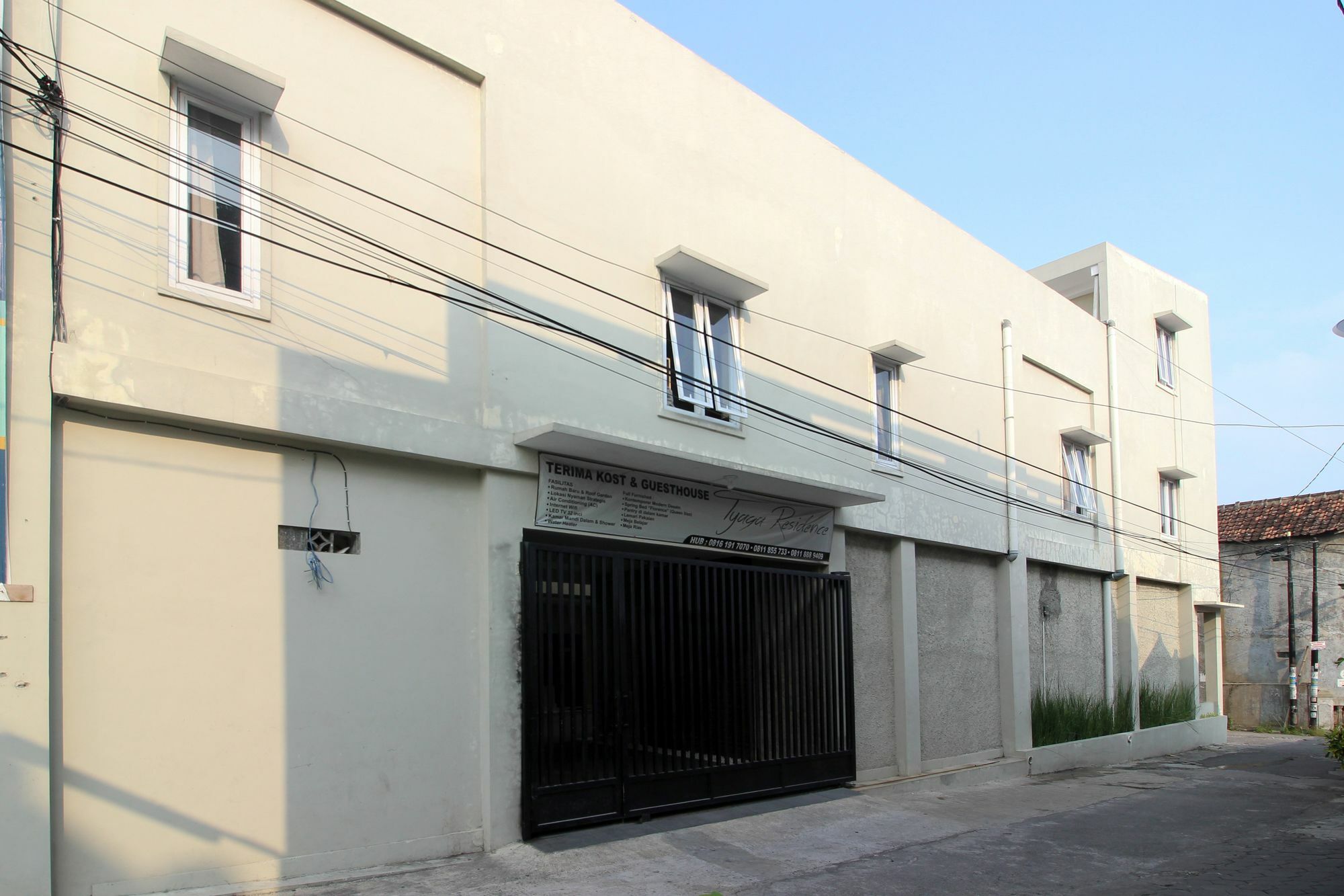 RedDoorz Plus near UPN Jogjakarta 2 Maguwo Kültér fotó