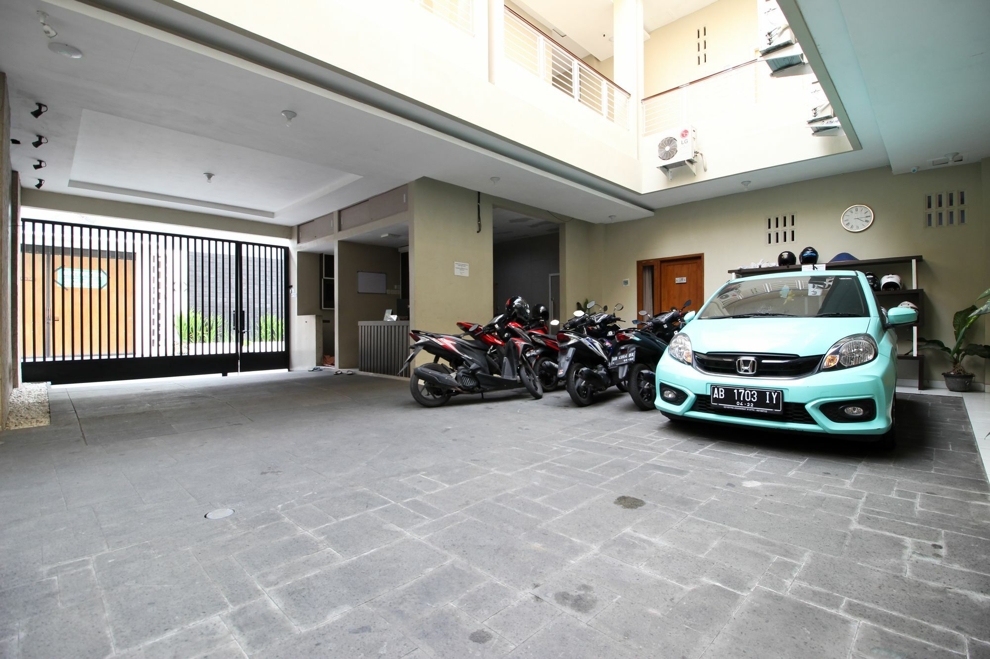 RedDoorz Plus near UPN Jogjakarta 2 Maguwo Kültér fotó